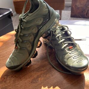 Nike Women's Olive Green Air VaporMax Plus Athletic Shoes